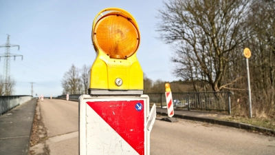 Wegen des Abrisses einer Brücke über die A3 kommt es an der Anschlussstelle Schlüsselfeld zu mehreren Umleitungen. Das betrifft auch Autofahrer aus Burghaslach. (Symbolbild: Tizian Gerbing)