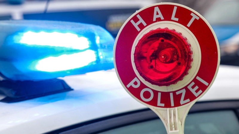 Zwei Autofahrer zog die Polizei in der Region am Montag aus dem Verkehr.  (Symbolbild: Jan Woitas/dpa)