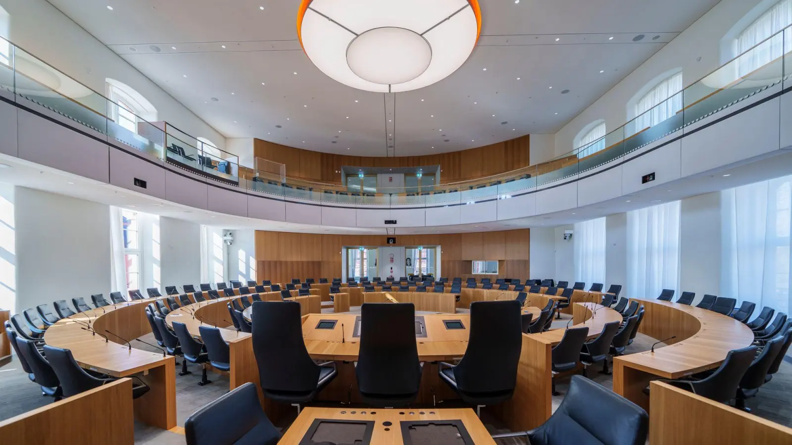 Umfrage deutet auf Kopf-an-Kopf-Rennen zwischen CDU und SPD hin. (Archivbild) (Foto: Andreas Arnold/dpa)