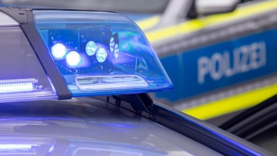 Die Polizei fahndet nach dem 26-Jährigen. (Symbolbild) (Foto: Daniel Karmann/dpa)