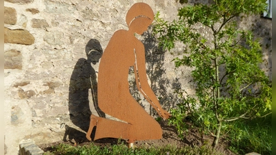 Zukunftsglaube soll Wegbegleiter im Leben sein, hoffen die Initiatoren des meditativen Weges im Friedhof in Obermögersheim. (Foto: Walter Oberhäußer)