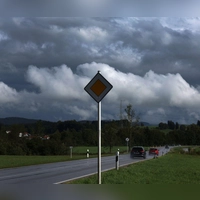 Heute könnte es noch einmal heiß werden, doch für den Mittwoch erwartet der Deutsche Wetterdienst Regen und einen kräftigen Temperatursturz in Bayern. (Symbolbild) (Foto: Karl-Josef Hildenbrand/dpa)