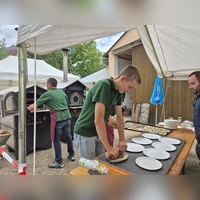 Zwei Pizzaöfen hatte der Heimatverein beim Brotbackfest im Einsatz, um alle Hungrigen zügig satt zu bekommen.  (Foto: Christina Özbek)