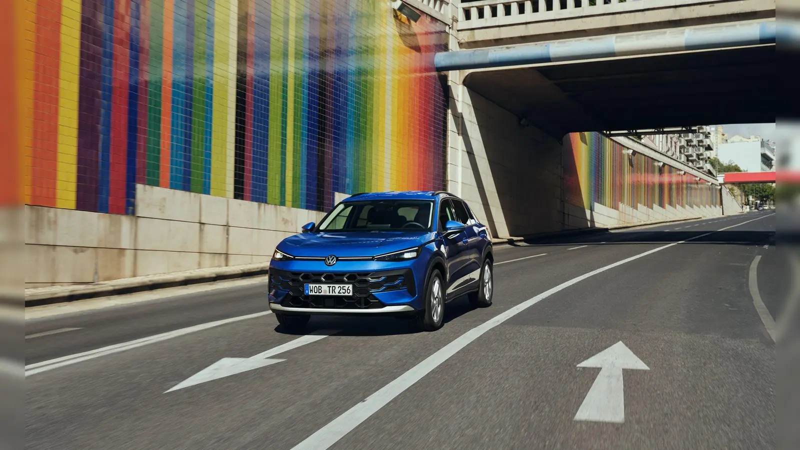 Frisch und dynamisch: So will sich der neue T-Roc in die Herzen der Kundschaft fahren. (Foto: Volkswagen AG/dpa-tmn)