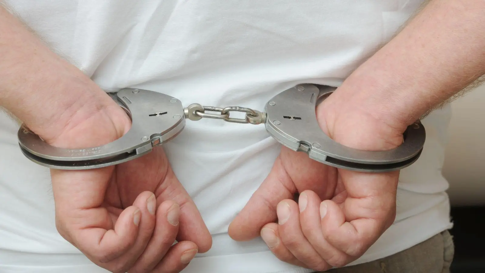 Ein mutmaßlicher Dieb wurde in Eschenbach bei Markt Erlbach gefasst.  (Symbolbild: Uli Deck/dpa)