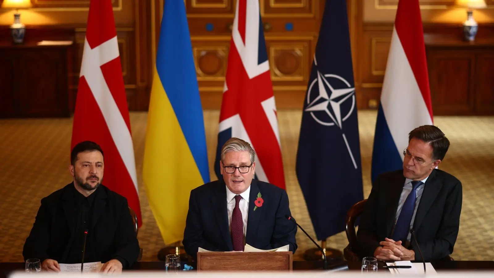 Bei dem Treffen in London ging es auch darum, wie die Ukraine durch den erwarteten schweren Kriegswinter kommen kann. (Foto: Henry Nicholls/Pool AFP/AP/dpa)