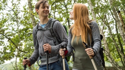 Da geht es doch gleich besser voran: Beim Wandern auf die Atmung zu achten, lohnt sich. (Foto: Christin Klose/dpa-tmn)