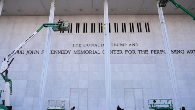 Die Kultureinrichtung soll nach dem Willen des US-Präsidenten für einen Umbau rund zwei Jahre geschlossen werden. (Archivbild) (Foto: Jacquelyn Martin/AP/dpa)