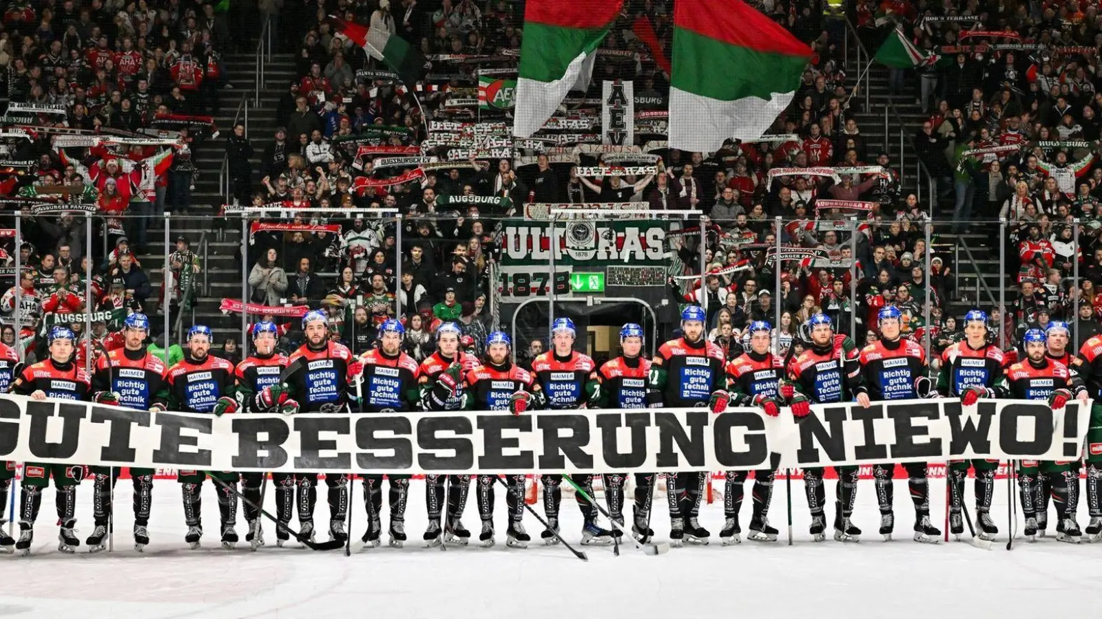 Das Team der Augsburger Panther wünscht seinem Kollegen Marco Niewollik gute Besserung (Foto: Sportberichte/Adrian Goldberg/Augsburger Panther Eishockey GmbH/dpa)