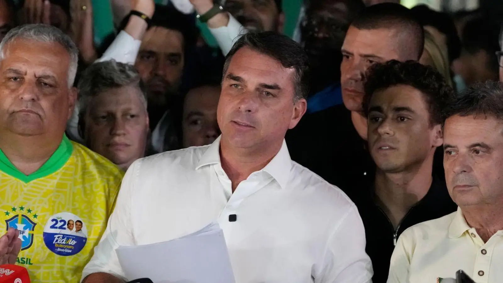 Flávio Bolsonaro will die Präsidentenwahl annullieren lassen. (Archivbild) (Foto: Eraldo Peres/AP/dpa)