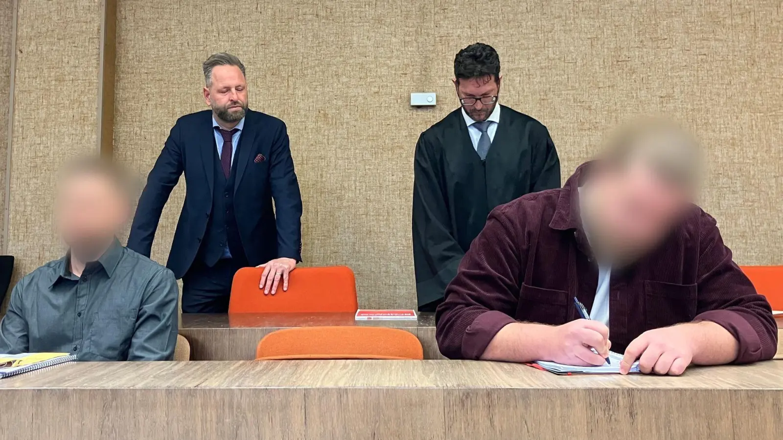 Die beiden Angeklagten schwiegen zunächst. (Archivbild) (Foto: Britta Schultejans/dpa)