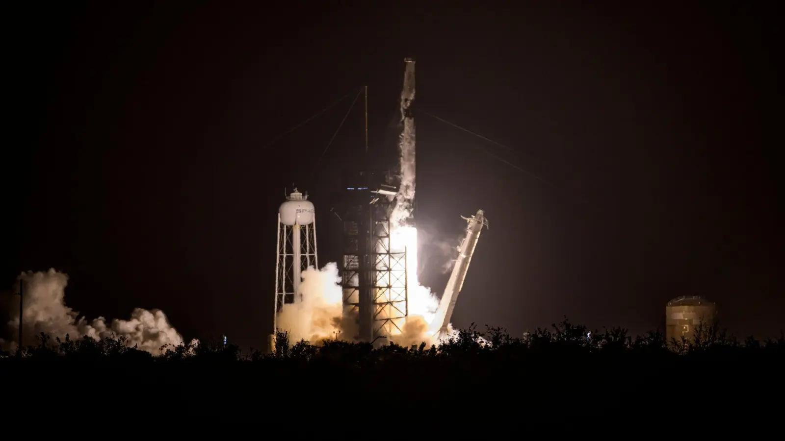 An Bord einer Falcon 9-Rakete von SpaceX wurde „Lignosat“ ins All befördert.  (Foto: Jennifer Briggs/ZUMA Press Wire/dpa)