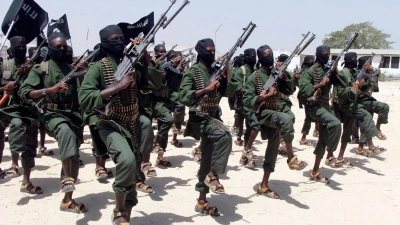 Mitglieder der islamistischen Terrormiliz Al-Shabaab. (Archivbild) (Foto: Farah Abdi Warsameh/AP/dpa)