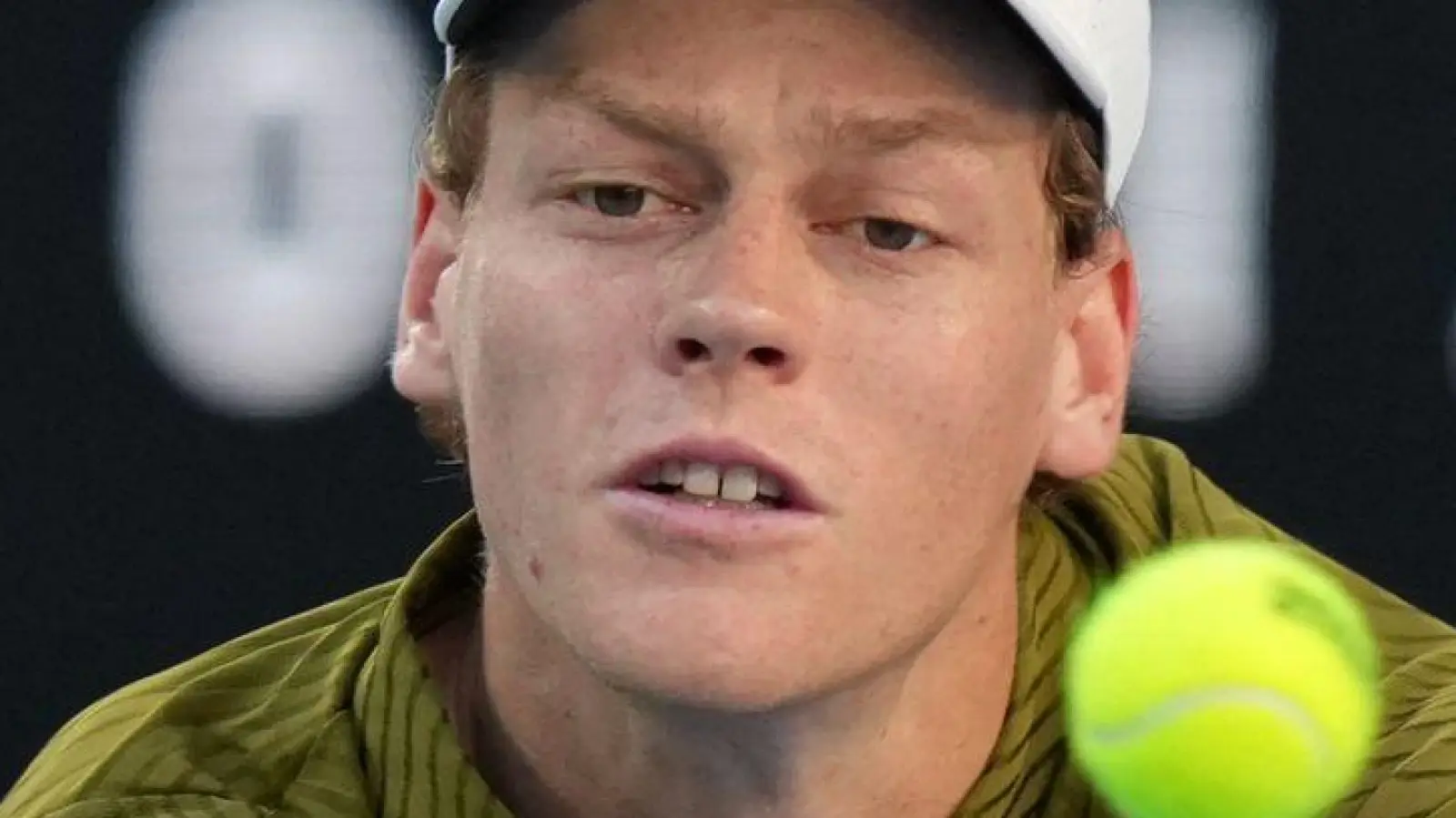 Jannik Sinner hatte im Achtelfinale von Melbourne keine Probleme. (Foto: Dar Yasin/AP/dpa)