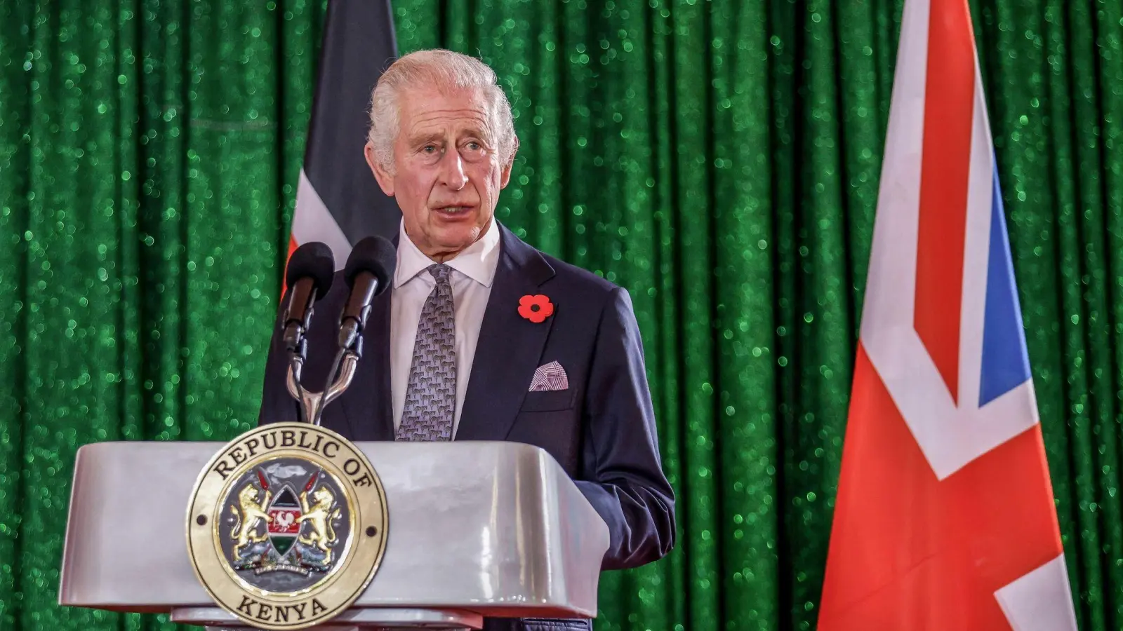 König Charles III. von Großbritannien hält seine Rede während des Staatsbanketts im State House in Nairobi. (Foto: Luis Tato/Pool AFP/AP/dpa)