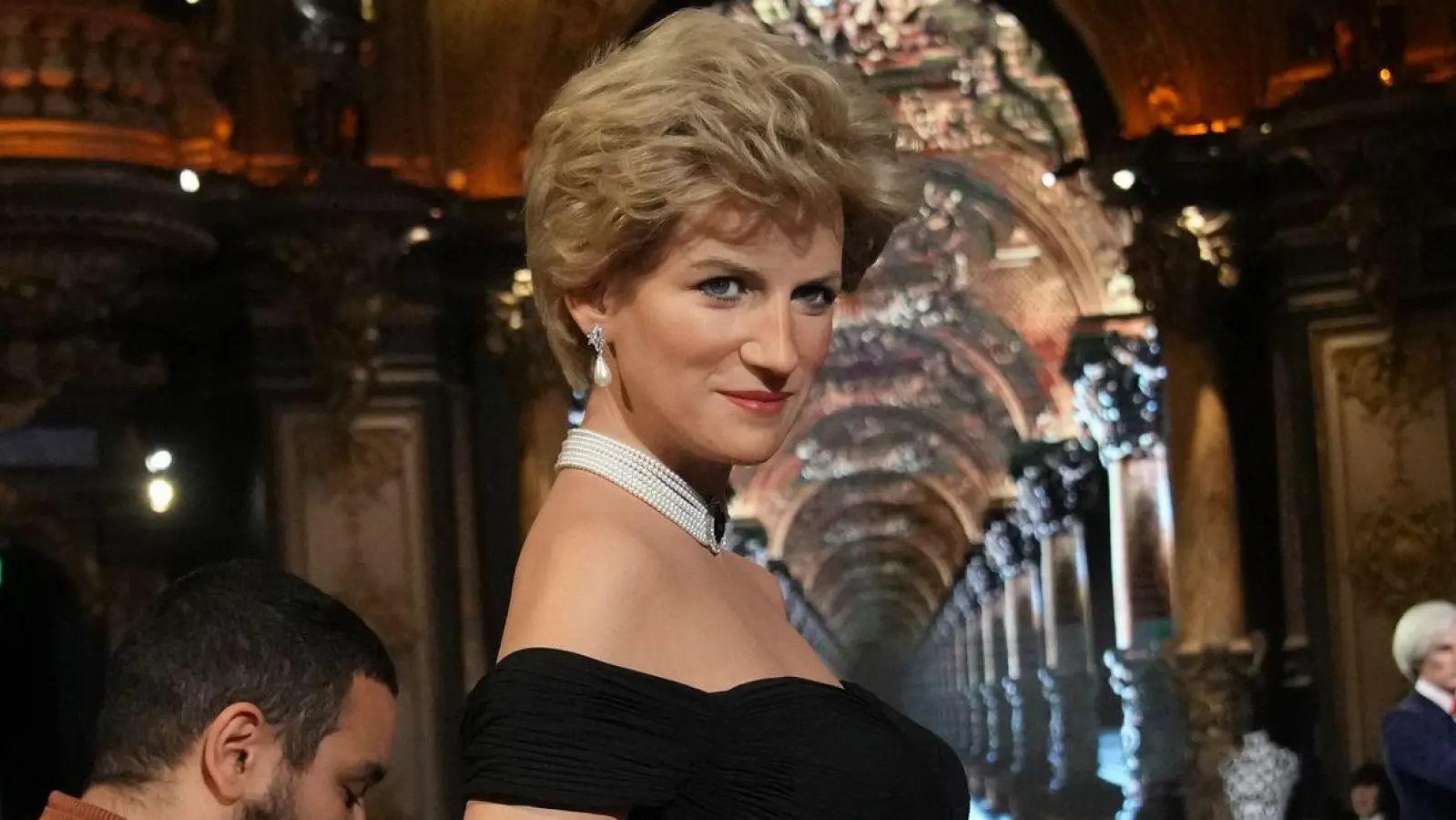 Fans von Lady Di können die Königin der Herzen künftig in einem Pariser Wachsfigurenkabinett bewundern. (Foto: Christophe Ena/AP/dpa)
