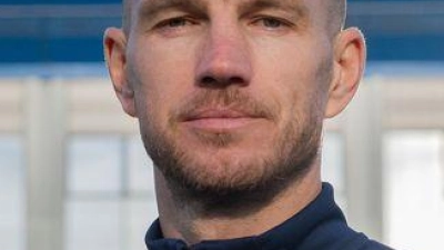 Edin Dzeko will zukünftig in der 2. Bundesliga stürmen. (Foto: Rolf Vennenbernd/dpa)