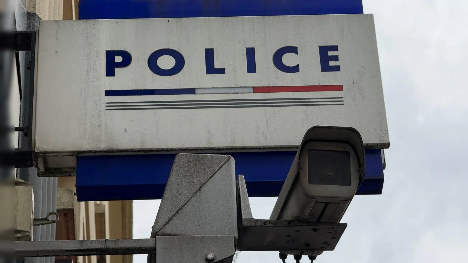 Die französische Justiz ermittelt gegen einen ehemaligen Kulturbeamten wegen sexueller Übergriffe und Eingriffen in die Intimsphäre bei 250 Frauen. (Symbolbild) (Foto: Rachel Boßmeyer/dpa)