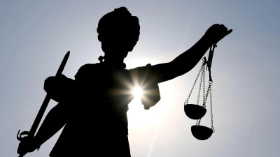 Eine Statue der römischen Göttin Justitia. (Symbolbild) (Foto: Arne Dedert/dpa)