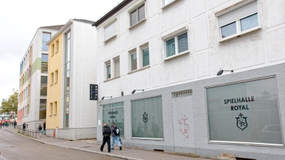 Die Spielothek liegt in direkter Nachbarschaft zum Platen-Gymnasium in Ansbach. Doch der Laden genießt Bestandsschutz. (Foto: Tizian Gerbing)