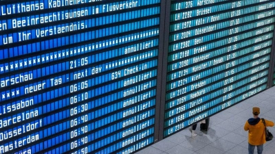 Auch am Freitag bleiben in Deutschland viele Flieger am Boden. (Foto: Peter Kneffel/dpa)