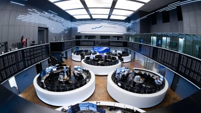 Handelssaal der Frankfurter Börse: In Deutschland nutzen auch Jahre nach der Corona-Pandemie viele Konzerne rein virtuelle Hauptversammlungen (Archivbild) (Foto: Boris Roessler/dpa)