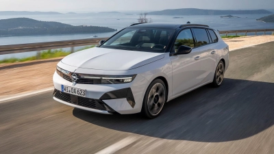 Als Diesel ist der überarbeitete Opel Astra ab 35.040 Euro zu haben. (Foto: Opel Automobile GmbH/dpa-tmn)
