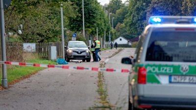 An dieser Stelle der Schalkhäuser Landstraße in Ansbach kam es zu dem Angriff auf einen 28-Jährigen. Er wurde erst auf dem Gehweg angefahren und danach mit Messerstichen schwer verletzt. (Foto: Tizian Gerbing)