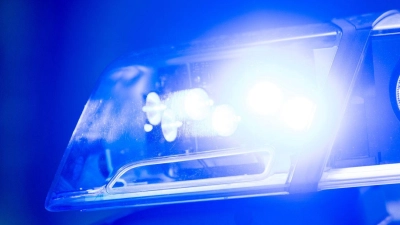 Stundenlange Sperrung auf der A3 bei Würzburg: Ein Lastwagen hatte dort am Morgen Feuer gefangen. (Symbolbild) (Foto: Lino Mirgeler/dpa)