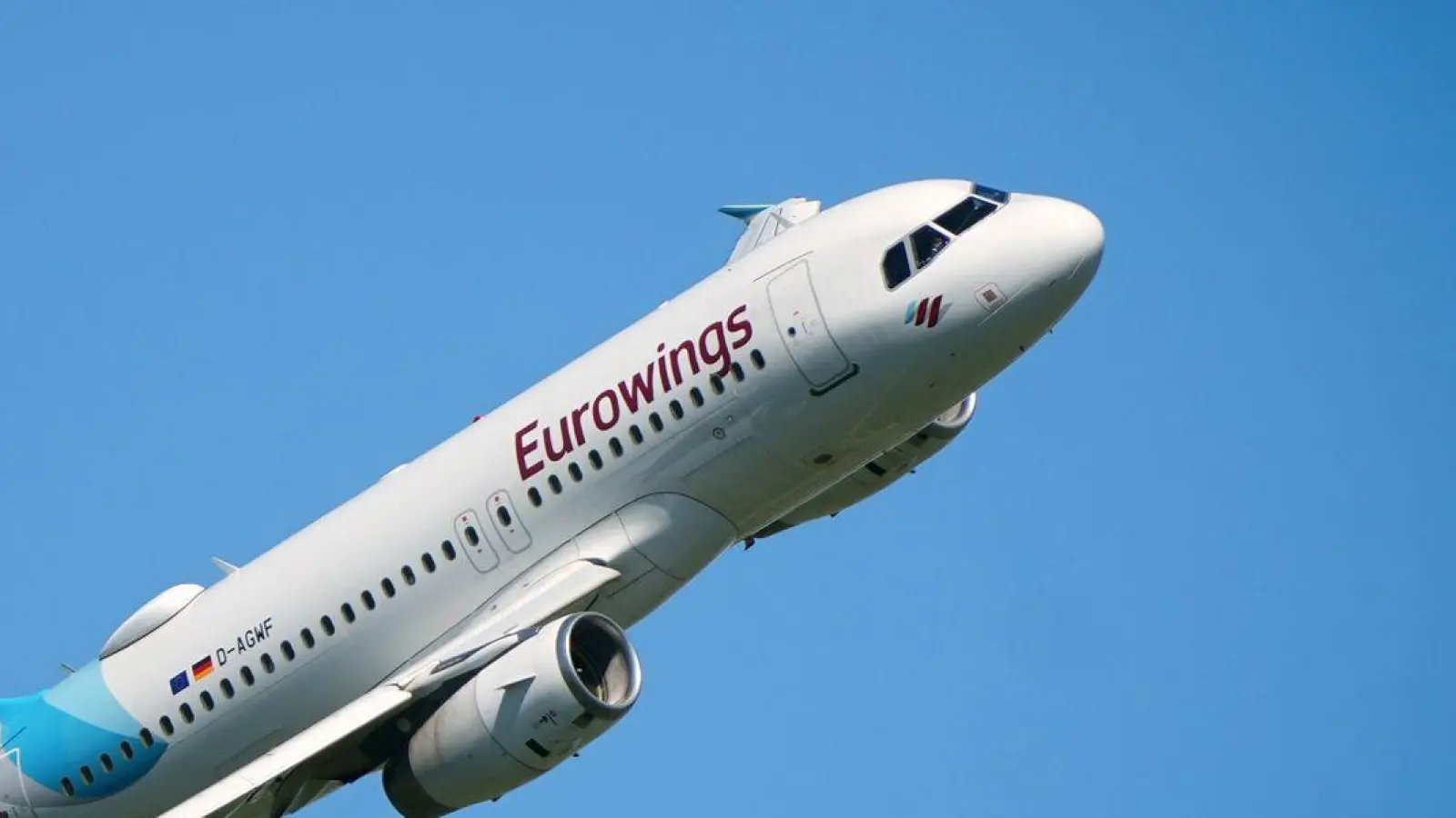 Mit nun rund 120 Flugzeugen biete Eurowings wegen der weiter stark wachsenden Nachfrage 13 Prozent mehr Plätze an als im Vorjahr. (Foto: Soeren Stache/dpa)