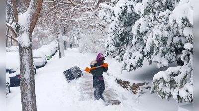 In Teilen der nördlichen USA fiel viel Schnee.  (Foto: Owen Ziliak/Wisconsin State Journal/AP/dpa)