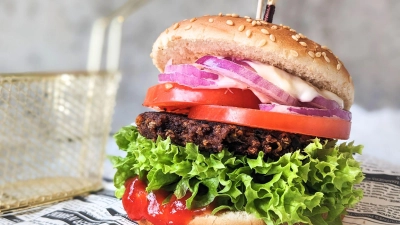 Ein neues Gutachten im Auftrag von Foodwatch hält ein EU-Verbot für Begriffe wie „Veggie-Burger“ für rechtswidrig. (Foto: Doreen Hassek/haupstadtkueche.blogspot.com/dpa-tmn)