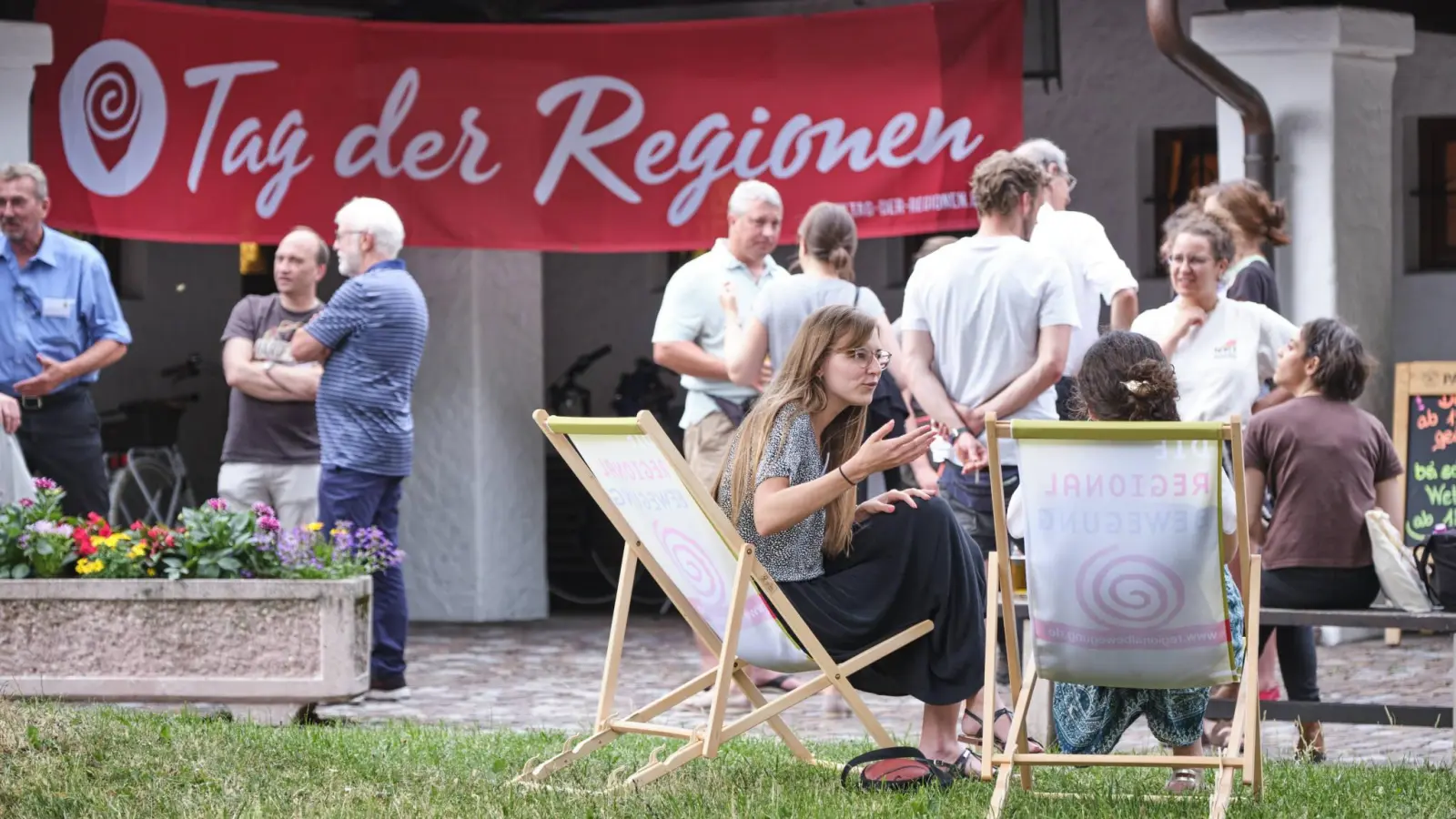 Miteinander ins Gespräch kommen, die Stärken der Region genießen und gemeinsam feiern: Darum geht es beim Tag der Regionen. (Foto: Anton Brey/Bundesverband der Regionalbewegung)