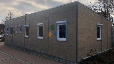 Der Stadtrat hat den Heglauern versprochen, dass der Holzbau in der Lindenstraße für sie reserviert ist. Umgesetzt werden soll das Projekt, sobald der neue Kindergarten in Merkendorf fertig ist. (Foto: Stefan Bach)