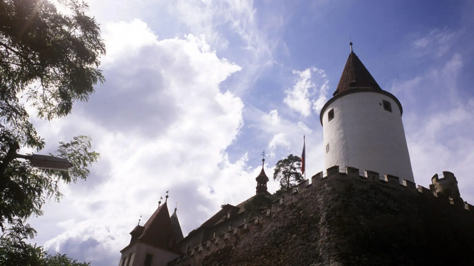 Die Burg Krivoklat ist nur eines von mehr als hundert Objekten in Tschechien, die vom Nationalen Denkmalamt (NPU) verwaltet werden. (Foto: picture alliance / dpa)