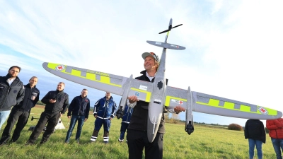 Das BRK stellt eine Erkundungsdrohne für Katastrophen vor. (Foto: Karl-Josef Hildenbrand/dpa)