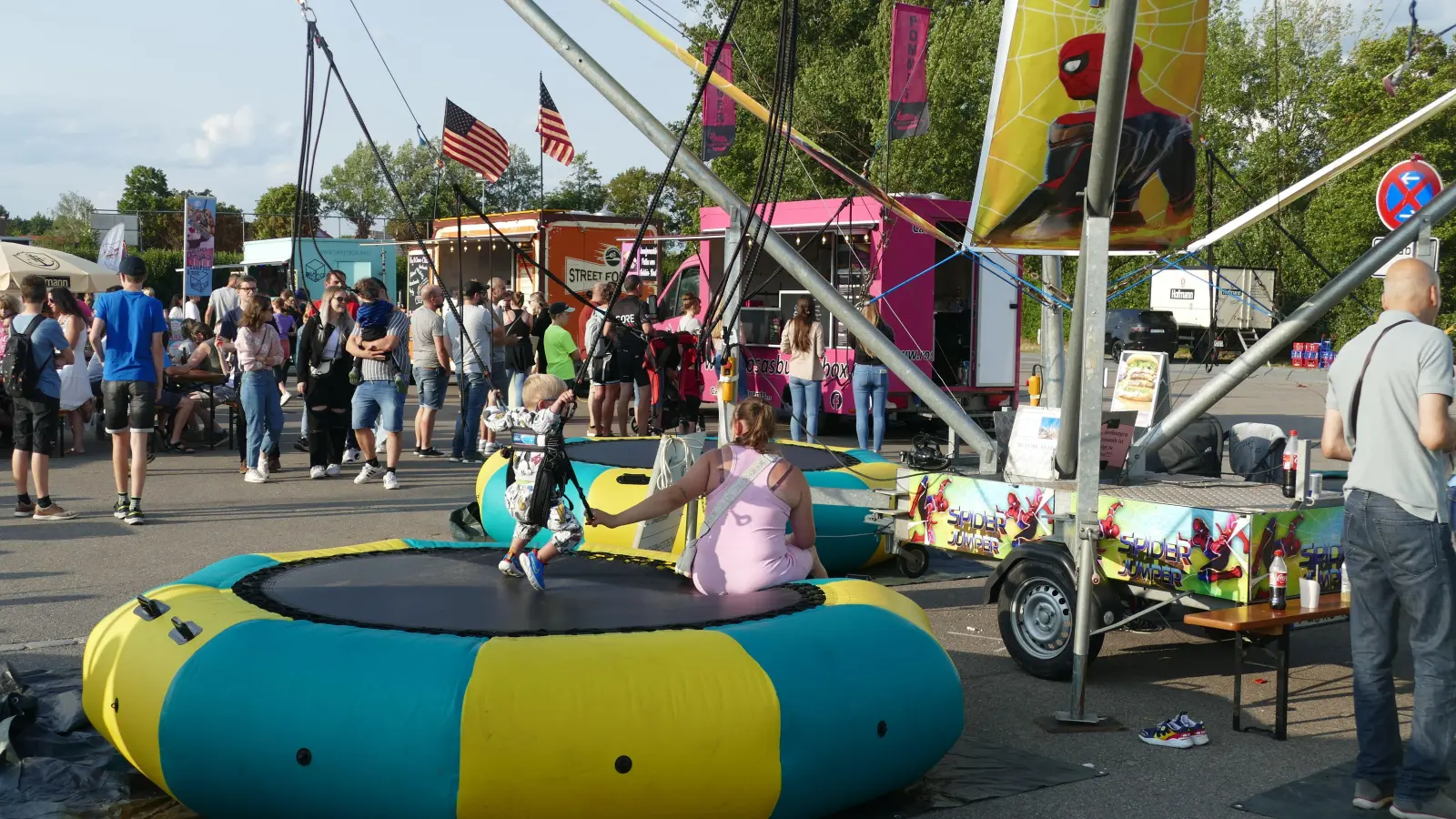 Auch für die Kleinstes war einiges geboten beim Gastspiel der Foodtrucks in Bad Windsheim. (Foto: Helmut Meixner)