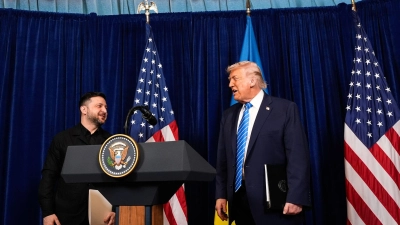 Laut US-Präsident Trump sind die Verhandlungen über einen Frieden in der Ukraine auf einem guten Weg. (Archivbild) (Foto: Alex Brandon/AP/dpa)