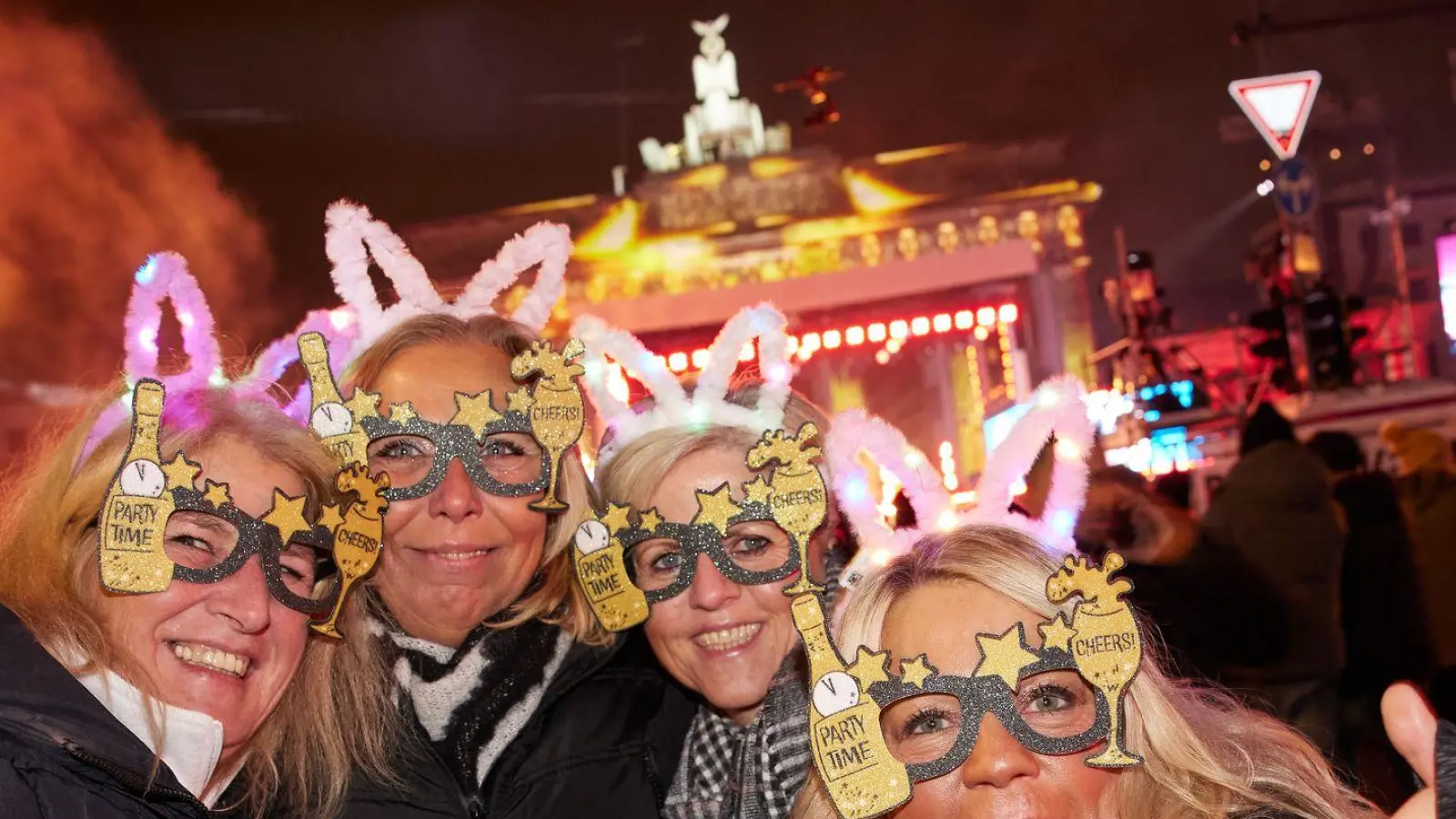 Vor dem Brandenburger Tor in Berlin steigt Deutschlands größte Silvesterparty. (Foto: Joerg Carstensen/dpa)