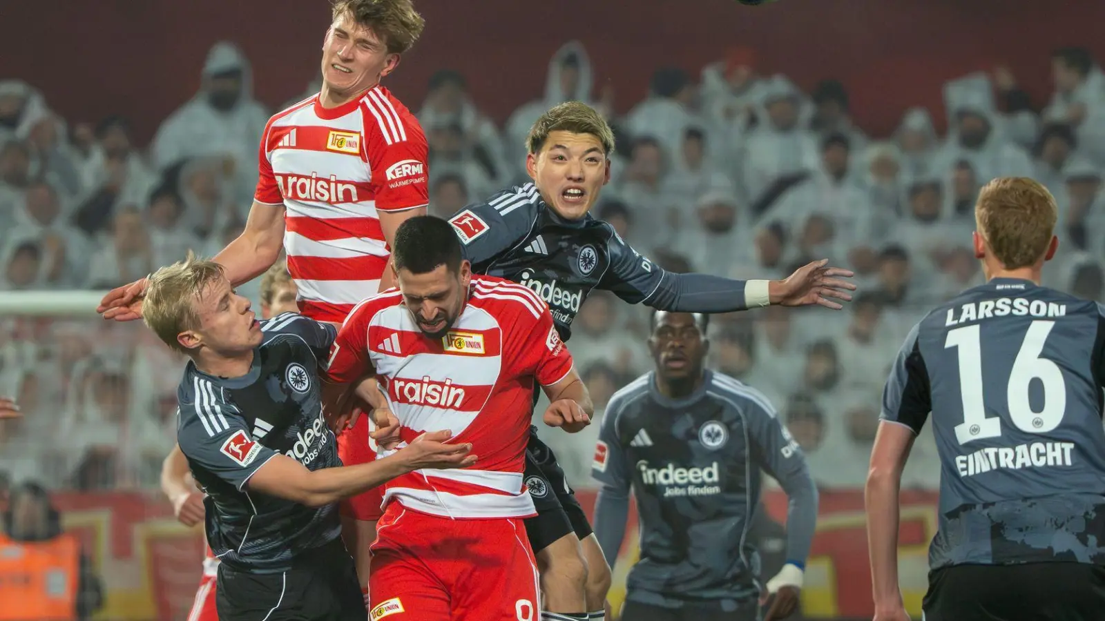 Das Spiel von Union Berlin gegen Eintracht Frankfurt war hart umkämpft. (Foto: Soeren Stache/dpa)