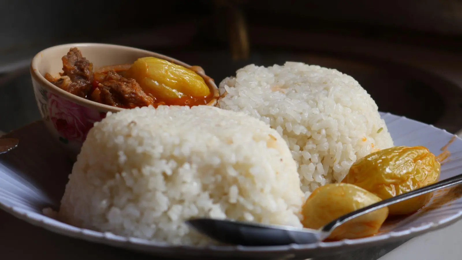 Metalle, Schimmelpilze, Pestizide: Nur jede zehnte Reispackung befand die  Stiftung Warentest für „gut“. (Foto: Julian Hilgers/dpa-tmn)