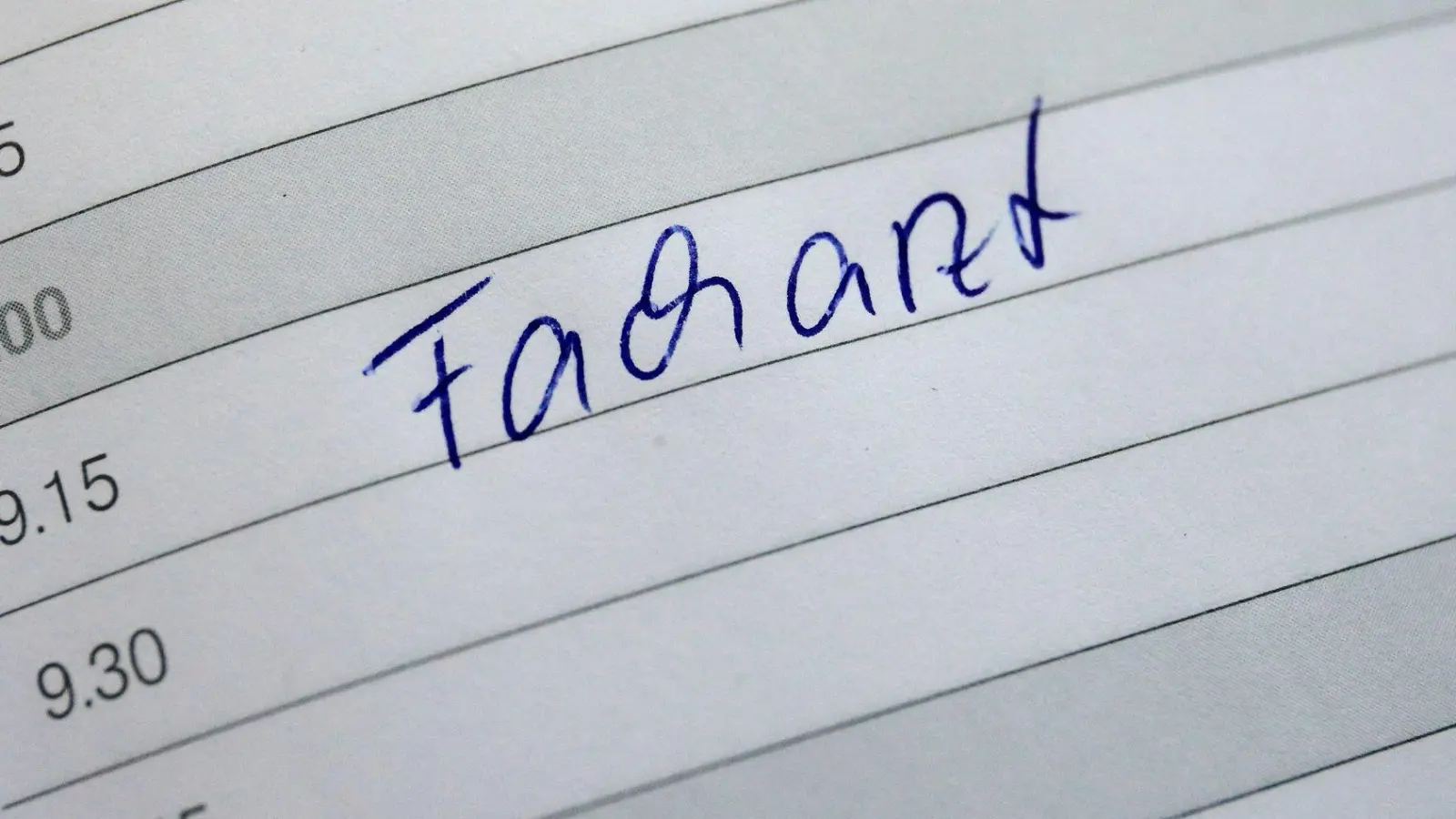 Wer in Deutschland einen Facharzttermin braucht, muss häufig viel Geduld haben. (Symbolfoto) (Foto: Jens Wolf/dpa-Zentralbild/dpa)