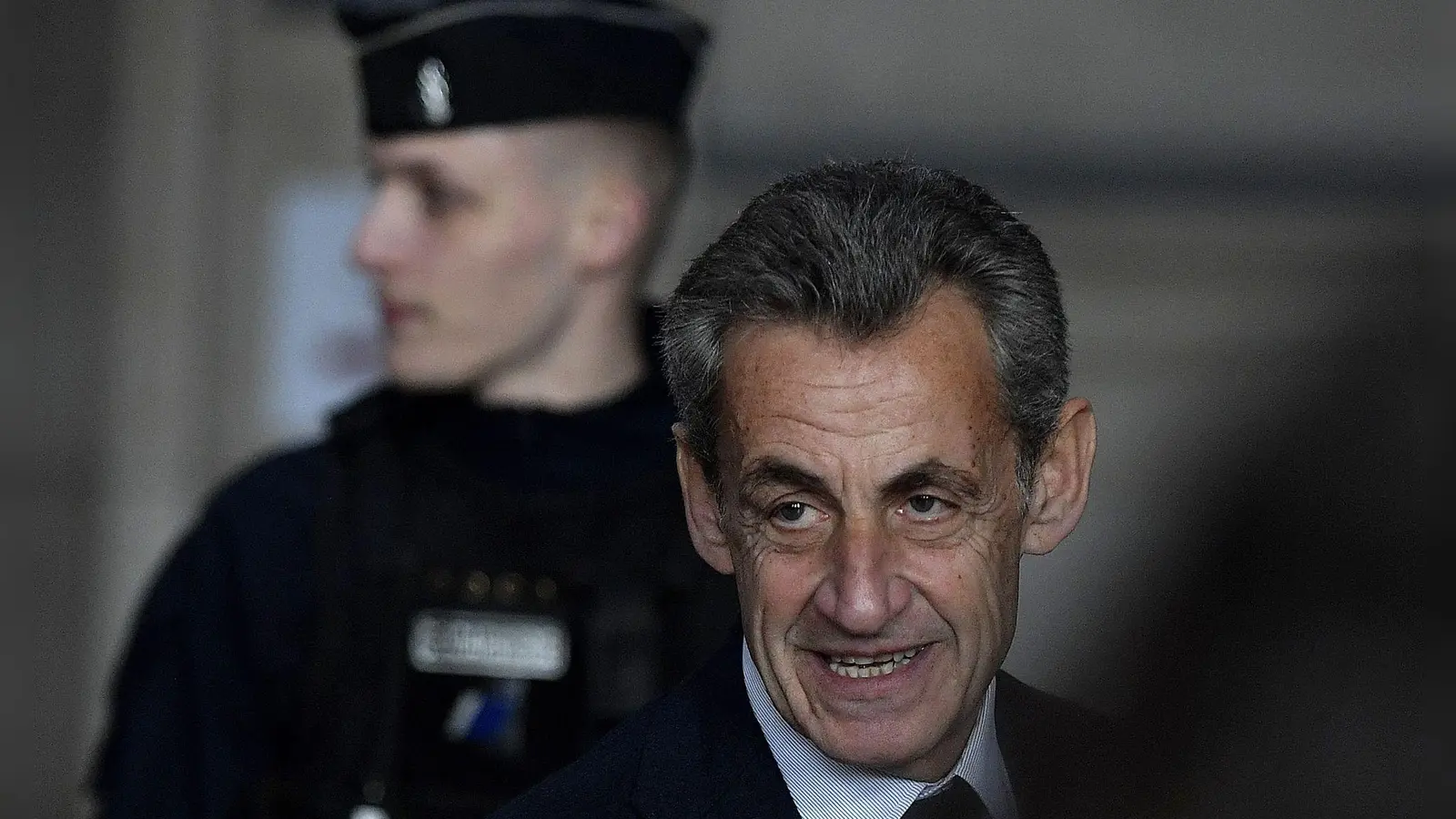 Dem Prozess gegen Sarkozy in der Libyen-Affäre sind zwölfjährige Ermittlungen vorangegangen (Archivbild). (Foto: Julien De Rosa/AFP/dpa)