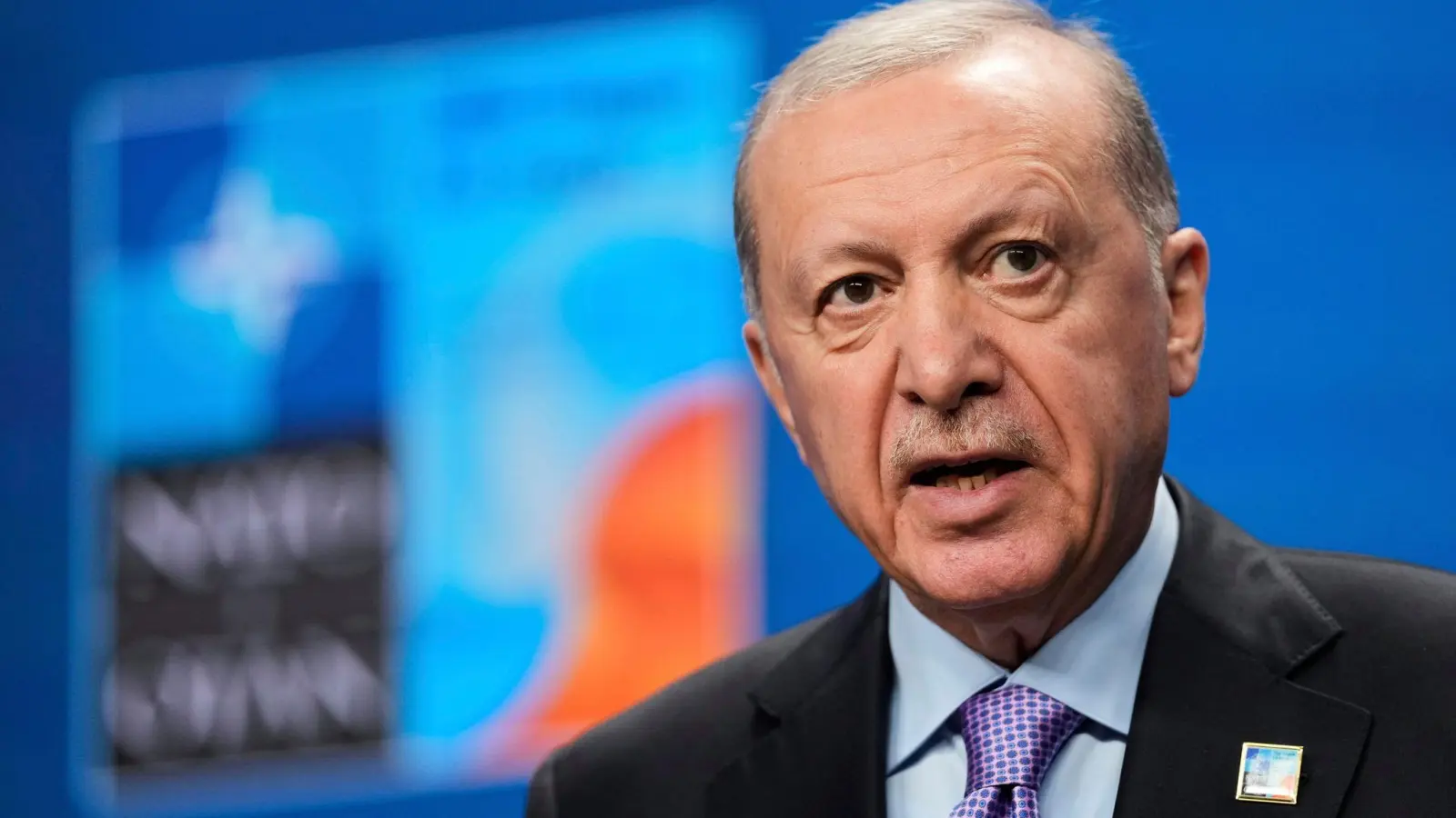 Präsident Erdogan begrüßt die Waffenniederlegung  (Foto: Matthias Schrader/AP/dpa)