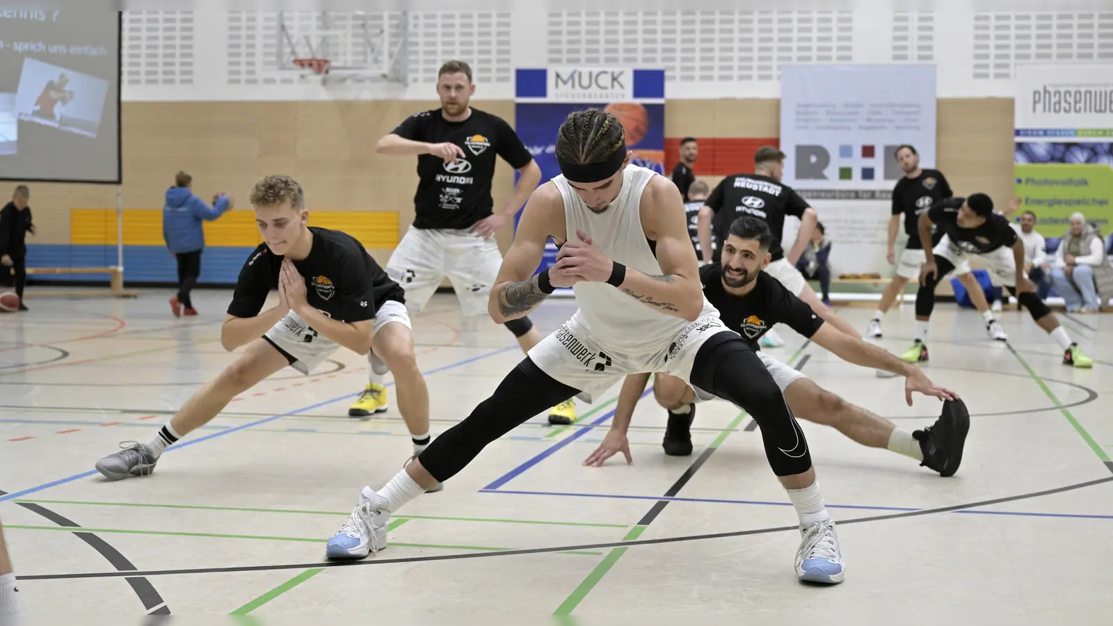 Die Spieler des TTV Neustadt können sich erstmal in aller Ruhe auf die Playdowns vorbereiten. Sie führen die Tabelle an. (Foto: Martin Rügner)