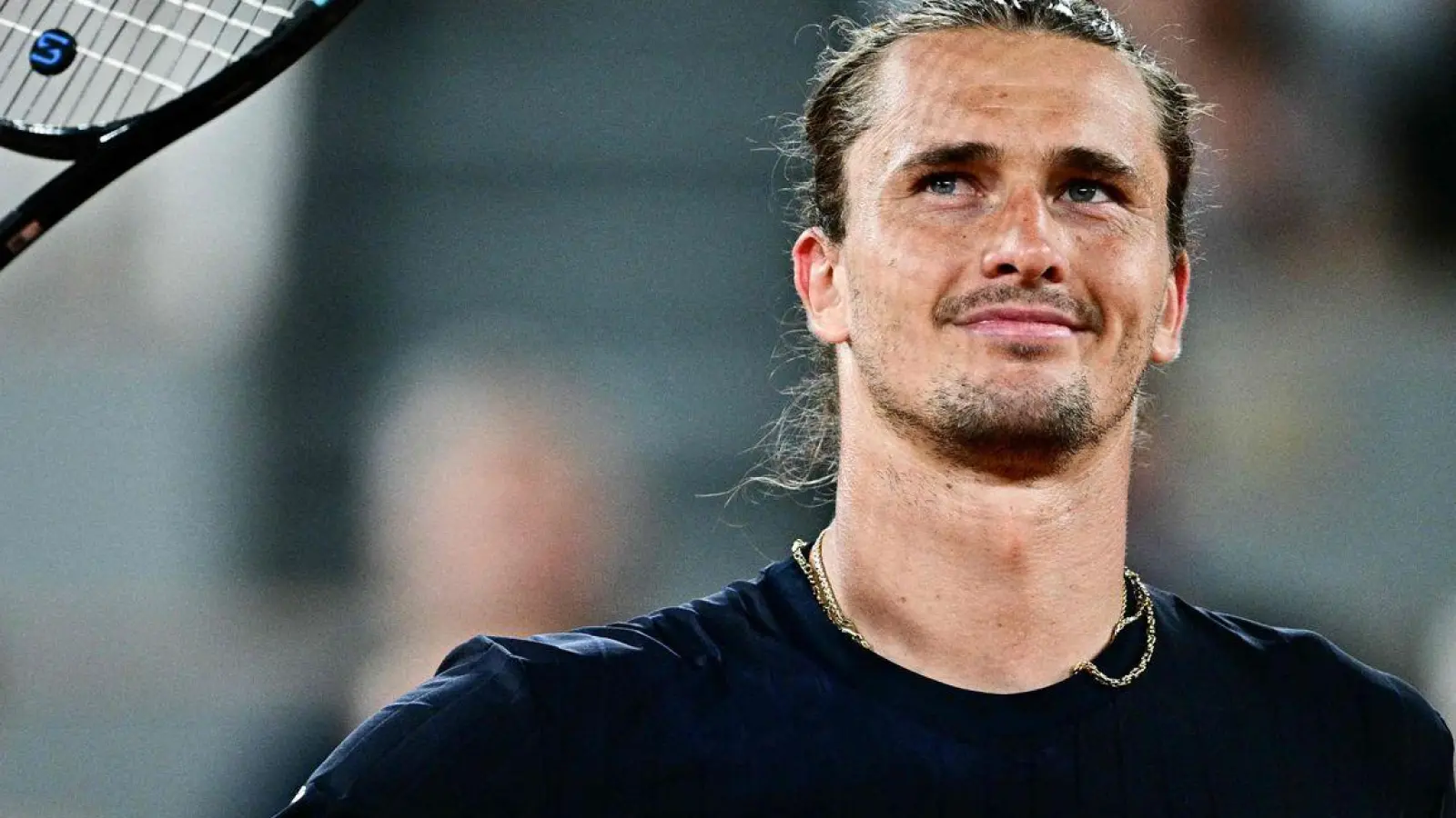 Jubelt über den Drittrunden-Einzug bei den French Open: Alexander Zverev. (Foto: Julien De Rosa/AFP/dpa)