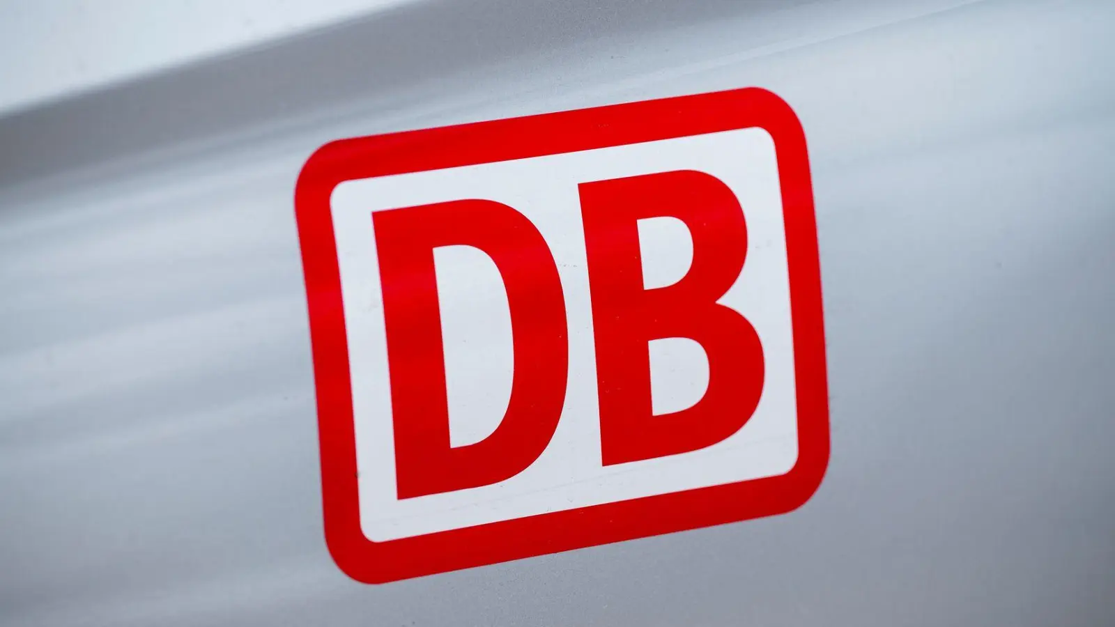 Die Bahnstrecke Nürnberg-Regensburg wird ab Februar zur Baustelle – mit erheblichen Auswirkungen für Reisende. (Symbolbild) (Foto: Daniel Vogl/dpa)