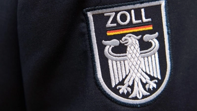 Der Zoll hat in einem vermeintlich vergessenen Koffer einen großen Kokain-Fund gemacht. (Symbolbild) (Foto: Ralf Hirschberger/dpa)
