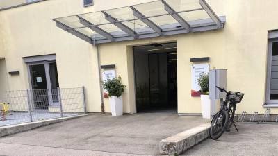 Der Standort Ansbach des Diakoneo-Gesundheitszentrums Mittelfranken mit den MVZs für Kinder- und für Lungenheilkunde soll verkauft werden.  (Foto: Thomas Schaller)