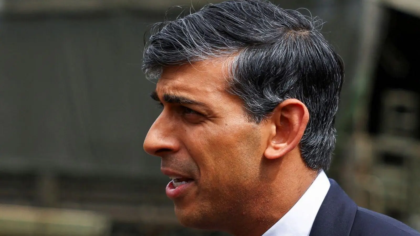 Großbritanniens Premier Rishi Sunak muss einige Niederlagen verkraften. (Foto: Molly Darlington/REUTERS Pool/AP/dpa)